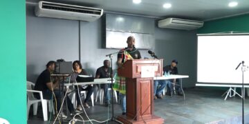 BOND OWOS "Er is na enkele keren overleg in de afgelopen maanden met de directie niets uit de bus gekomen," zei bondsvoorzitter Marciano Hellings van de Ogane Werknemers Organisatie (OWOS).