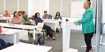 Foto 2 Vrouwen en jongeren van politieke organisaties hebben op zaterdag 12 oktober en op 2 november 2024 trainingen gevolgd over onder andere gender inclusiviteit, goed bestuur, personal branding en ethisch leiderschap.