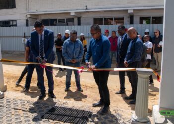 Nieuw NIP gebouw 05 De minister benadrukte dat dit nieuwe onderkomen moet bijdragen aan het verhogen van de vaccinatiegraad in Suriname, een belangrijke stap in het versterken van de volksgezondheid.