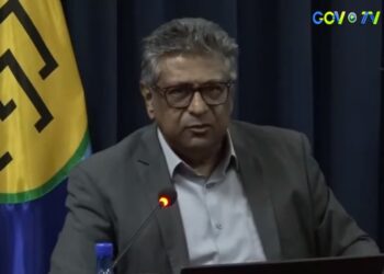 Government take op brandstof verhoogd, maar minister Raghoebarsing doet alsof hij niets weet