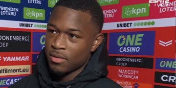 Screenshot 2024 11 11 110638 Omdat Priske geen beschikking had over zijn eerste drie spitsen Santiago Giménez, Ayase Ueda en Julián Carranza en ook gelegenheidsspits Ibrahim Osman er in Flevoland niet bij was, haalde de Deense Feyenoord-trainer een jeugdspeler van stal. "Hij kreeg zijn kans, het is een goede jongen, die hard heeft gewerkt".