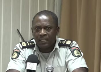 Screenshot 2024 11 20 231000 Als directeur operatie kan hij niet tevreden zijn en geeft aan dat er actie moet komen vanuit de politie. In dat kader heeft Pinas recentelijk een vergadering gehouden met de verschillende interventie afdelingen en beloofd dat de samenleving wel degelijk zal merken dat de politie aan het optreden is. "De roadblocks zullen opgevoerd worden, opvallende en onopvallende surveillances zullen plaatsvinden."