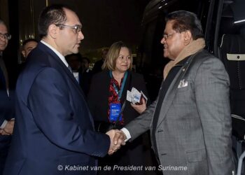 President Santokhi aangekomen in Azerbeidzjan voor COP29 Klimaattop