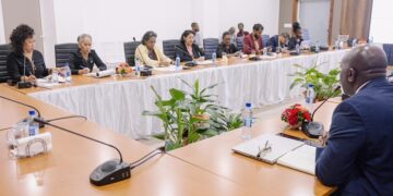 anti corruptie cie 1 In de strijd tegen corruptie heeft de regering een nieuwe stap gezet richting versterking van de Anti-Corruptiewet. De Anti-Corruptie Commissie, onder leiding van voorzitter Carmen Rasam, presenteerde op dinsdag 5 november 2024 een reeks voorstellen voor wetswijzigingen aan president Chandrikapersad Santokhi en minister Kenneth Amoksi van Justitie en Politie.