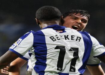 Sheraldo Becker schopt Barcelona terug naar de grond