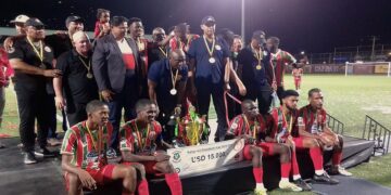 binhood president cup “Ik ben hier om prijzen te winnen”, aldus een breed glimlachende Denilson Joekoe. De jonge middenvelder, van huis uit Transvaler, debuteerde zondagavond voor Robinhood tijdens de President Cup ontmoeting in het Franklin Essedstadion tegen Inter Moengotapoe. Joekoe maakte in de tweede helft een invalbeurt.