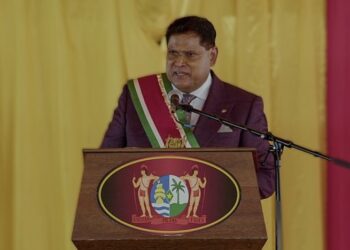 chan toespraak In zijn toespraak ter gelegenheid van 49 jaar Staatkundige Onafhankelijkheid stond regeringsleider Chandrikapersad Santokhi stil bij het belang van de Surinaamse jeugd voor de toekomst van het land.