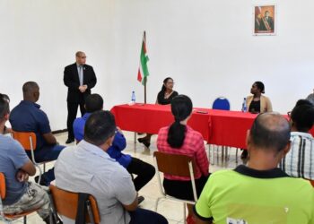 foto SAO start viertal vaktrainingen voor medewerkers Argos Suriname De Stichting Arbeidsmobilisatie en Ontwikkeling (SAO) startte op woensdag 27 november 2024 met vier vaktrainingen voor medewerkers van Argos Suriname.