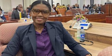 Lösche wil meer actie tegen pesten en discriminatie in Suriname