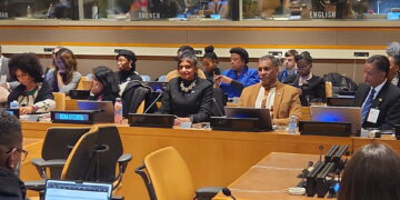 1734730607023blob Een belangrijk thema tijdens hun bezoek was het pleidooi voor de opname van Bonaire op de VN-lijst van niet-zelfbesturende gebieden. Deze stap is cruciaal om de bevolking van Bonaire in staat te stellen hun recht op zelfbeschikking te realiseren. Finies wees op een zorgwekkende daling van het aandeel inheemse Bonairianen, dat sinds de opsplitsing van de Nederlandse Antillen in 2010 is gedaald van 80% naar minder dan 30%. Hij beschreef dit als een crisis die de identiteit en rechten van de inwoners ernstig bedreigt, terwijl de Nederlandse overheid dit probleem blijft negeren.