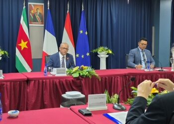 2024.12.04 BIBIS 02 Suriname EU dialoog De Europese Unie (EU) toont zich tevreden met de vooruitgangen die Suriname boekt op verschillende gebieden, waaronder de economie, investeringen, landbouw, milieu en klimaat, evenals de voorbereidingen rondom de olie- en gasindustrie.