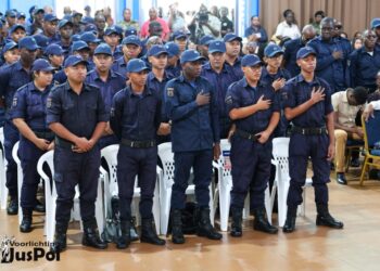 469462632 970724038417301 4263352743054919159 n In een plechtige ceremonie op 5 december 2024 zijn 212 beveiligingsambtenaren van de Beveiligings- en Bijstandsdienst Suriname (BBS) beëdigd tot Buitengewoon Agent van Politie (BAVP) en bevorderd tot beveiligingsambtenaren 4e klasse. De beëdiging vond plaats in de Congreshal en werd geleid door Procureur-Generaal (pg) Garcia Paragsingh.