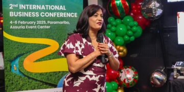 614f6e84 897f 4c73 8bb9 c9bd9706459b 1536x1024 1 Suriname is in februari 2025 het gastland voor de International Business Conference (IBC 2025), een evenement georganiseerd door de Suriname-Guyana Chamber of Commerce (SGCC) en de Suriname Investment and Trade Agency (SITA). Het doel van de conferentie is om bilaterale en regionale investeringen te bevorderen en Surinaamse export te promoten.