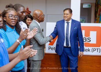 Opleiding Oil Gas AMTO 03 De Avond Middelbare Technische Opleidingen (AMTO) heeft een belangrijke stap gezet voor de toekomst van Suriname met de introductie van de opleiding Oil & Gas en Petroleumtechniek.