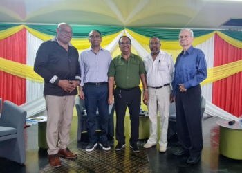 Screenshot 2024 12 15 102536 De Nationale Partij Suriname (NPS) hield onlangs een rondetafeldiscussie met als thema “Een Spaar- en Stabilisatiefonds voor Suriname: Voor een Evenwichtige Toekomst”. De bijeenkomst, georganiseerd door de Adviesraad en het wetenschappelijk bureau JAPIN van de partij, bracht prominente financiële experts samen om het belang van een duurzaam economisch beleid te bespreken.