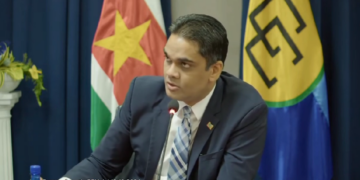 Minister van Volksgezondheid Suriname, Amar Ranadhin tijdens een regeringsraad persconferentie