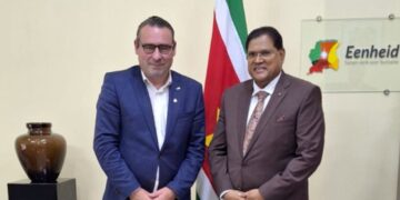President Santokhi ontvangt delegatie onder leiding van Richard de Mos