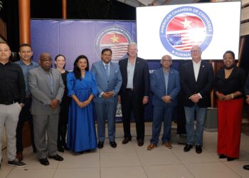 amcham2024 De American Chamber of Commerce Suriname (AmCham Suriname) organiseerde op vrijdag 6 december 2024 haar jaarlijkse Early Christmas Business Mixer in de Golfclub Paramaribo. Het evenement bracht ondernemers, investeerders en overheidsvertegenwoordigers samen om zakelijke kansen te bespreken en samenwerkingsverbanden te versterken.