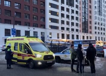 explosie De Russische nucleaire beschermingschef, Igor Kirillov, is omgekomen bij een gerichte bomaanslag in Moskou. Hij werd gedood toen een explosief afging bij zijn voertuig in een luxe wijk van de Russische hoofdstad. De Russische autoriteiten zijn een grootschalig onderzoek gestart en hebben meerdere verdachten in beeld.