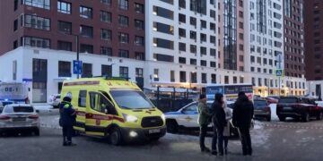 explosie De Russische nucleaire beschermingschef, Igor Kirillov, is omgekomen bij een gerichte bomaanslag in Moskou. Hij werd gedood toen een explosief afging bij zijn voertuig in een luxe wijk van de Russische hoofdstad. De Russische autoriteiten zijn een grootschalig onderzoek gestart en hebben meerdere verdachten in beeld.