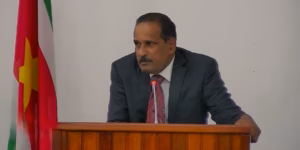 jogi vhp VHP-parlementariër Mahinder Jogi zegt dat het verzoek van het Openbaar Ministerie (OM) om voormalig minister van Openbare Werken, Riad Nurmohamed, in staat van beschuldiging te stellen, schade toebrengt aan het imago van de partij. Dat zei hij maandagavond in het programma To The Point.