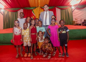 kinderdag 4 President Chandrikapersad Santokhi heeft op dinsdag 3 december 2024, in aanloop naar Kinderdag, een inspirerende boodschap gedeeld met de jeugd van Suriname.