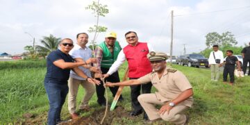 ‘Planting a 1.000.000 trees in 5 years’ project nu ook in Paramaribo Noord