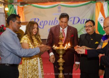 475029460 1165252728299922 1650331228540602239 n Tijdens een officiële receptie ter gelegenheid van de 76e Republic Day van India, spraken prominente gasten en diplomaten over de groeiende samenwerking tussen India en Suriname. De bijeenkomst werd bijgewoond door president Chandrikapersad Santokhi, First Lady Mellisa Santokhi-Seenacherry, leden van de regering, diplomaten en vertegenwoordigers van internationale organisaties.