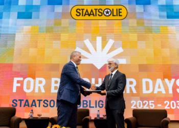 Foto 1 1 taatsolie Maatschappij Suriname N.V. heeft op 31 januari 2025 officieel het startsein gegeven voor de uitgifte van de Staatsolie-obligatie 2025-2033. De obligaties worden uitgegeven in zowel US-dollar als euro en kennen een looptijd van acht jaar. De rentepercentages zijn vastgesteld op 7,75 procent voor de US-dollar-obligaties en 7,25 procent voor de euro-obligaties.