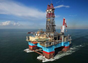 Noble Developer Noble maersk bacia de santos De Noble Developer, een halfafzinkbare boorplatform, zal drie oliebronnen boren voor PETRONAS Suriname E&P B.V. De werkzaamheden starten naar verwachting in juni 2025.