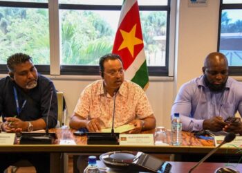 OW Minister Riad Nurmohamed van Openbare Werken, Transport en Telecommunicatie heeft vorige week in Frans-Guyana gesprekken gevoerd over een gecoördineerd beheer van de grensrivieren. Het gaat om de Marowijne en de Oyapock, als onderdeel van het “Bio-Plateaux” Project, dat Suriname, Frans-Guyana en de noordelijke Braziliaanse staat Amapá omvat.