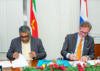 PKF01 In een belangrijke ontwikkeling voor het Surinaamse bedrijfsleven is maandag een overeenkomst ondertekend voor de storting van euro 5 miljoen in het Productie Krediet Fonds (PKF).