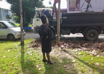 WhatsApp Image 2025 01 07 at 7.39.12 AM Het Kabinet van de President heeft wederom steun geboden aan Huize Ashiana, een zorginstelling voor senioren in Suriname. Op maandag 6 januari 2025 zijn 30 zakken rijst van elk 25 kilogram overhandigd aan de instelling. Met deze donatie benadrukt de regering haar voortdurende betrokkenheid bij het verbeteren van de leefomstandigheden van de bewoners.