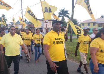 WhatsApp Image 2025 01 15 at 9.16.45 PM De Algemene Bevrijdings- en Ontwikkelingspartij (ABOP) heeft officieel het startsein gegeven voor een grootschalige landelijke mobilisatie- en veldwerkcampagne. De huis-aan-huiscampagne in Wageningen, gelanceerd door partijvoorzitter en vicepresident Ronnie Brunswijk, trok veel aandacht en werd door de partij als een succes bestempeld.