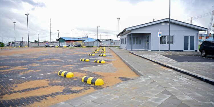 Nieuw Trucking Center Havenbeheer verbetert logistieke efficiëntie 1 WhatsApp Image 2025 01 24 at 14.05.59 Met de oplevering van het nieuwe Trucking Center heeft N.V. Havenbeheer een belangrijke stap gezet in de modernisering van de logistieke infrastructuur in Suriname.