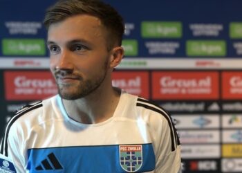 dylan vente pec zwolle Surinaams internationaal Dylan Vente staat voor een moeilijke keuze: alle focus op SC Heerenveen of een historisch WK met Suriname? Na gesprekken met de Surinaamse voetbalbond denkt Vente er serieus over na om zich weer beschikbaar te stellen.