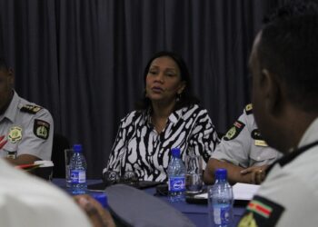 gimena 2 1536x862 1 De Surinaamse politie heeft een constructief overleg gevoerd met een delegatie uit Curaçao onder leiding van secretaris-generaal van Justitie, Gimena van der Gen. Tijdens het werkbezoek bespraken de partijen uitdagingen binnen de rechtshandhaving en mogelijke samenwerkingen.