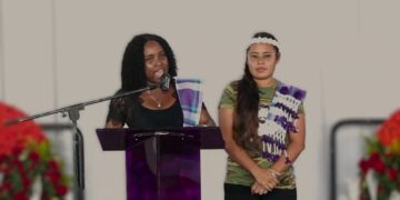 Aan het woord Silvana Afonsoewa NDP hoofdbestuurslid  ondersteund door collega Illona Edwards van Sipaliwini