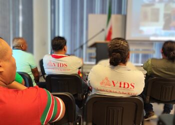 vids De Vereniging van Inheemse Dorpshoofden in Suriname (VIDS) heeft een dringende oproep gedaan aan de autoriteiten om te stoppen met activiteiten die het woon- en leefgebied van de Inheemse dorpen Apoera, Section en Washabo in West-Suriname schaden.