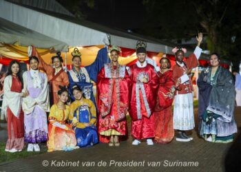 xinNian 2 1536x1023 1 Het Chinese Nieuwjaar, dit jaar in het teken van de Slang, is op zondag 26 januari groots gevierd bij het Presidentieel Paleis. De viering kreeg extra betekenis door de recente erkenning van het Lentefeest als immaterieel cultureel erfgoed door UNESCO.