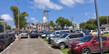 480942677 1169576215170200 1245482504002125781 n Het Kabinet van de President wijst erop dat parkeren op het Onafhankelijkheidsplein verboden is. Ondanks de beschikbare parkeergelegenheden in de omgeving, ziet men dat bezoekers hun voertuigen toch op het plein parkeren...
