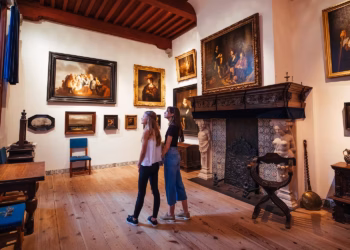 88b5b8eef4fcf0d1c876fc0b204d9f72 11087 amsterdam the rembrandt house museum entrance tickets with audioguide 08 Dit voorjaar brengt het H'ART Museum in Amsterdam een bijzondere kunsttentoonstelling: achttien werken van Rembrandt worden voor het eerst samen getoond. De expositie, getiteld Van Rembrandt tot Vermeer: Meesterwerken van The Leiden Collection, opent op 9 april en maakt deel uit van de viering van het 750-jarig bestaan van de stad Amsterdam...