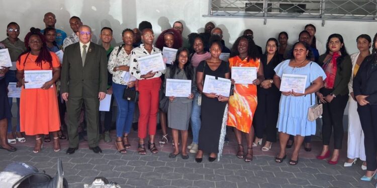 121 Nieuwe Professionals voor Surinaamse Toerismesector na Succesvolle Opleidingen