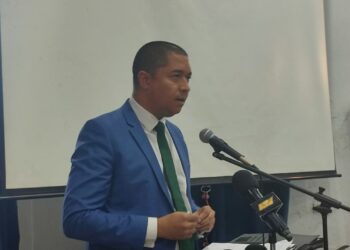 Antoon karg advocaat Advocaat Antoon Karg heeft in gesprek met de media bevestigd dat belanghebbenden overwegen een kort geding aan te spannen tegen de staat vanwege de concept-mijnbouwovereenkomst met het Chinese mijnbouwbedrijf Chinalco. Volgens Karg bevat de overeenkomst bepalingen die niet in lijn zijn met het belang van Suriname en in strijd zijn met rechten die zijn verankerd in internationale verdragen en de Surinaamse grondwet...