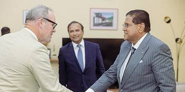 Spinnaker Capital Group bespreekt investerings mogelijkheden voor Suriname