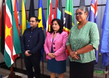 EZ MoU AdeKUS 2 1536x1023 1 Suriname zet een nieuwe stap in technologische innovatie en ondernemerschap met de oprichting van de Stichting Innovatie Netwerken. Dit initiatief, in samenwerking met de Anton de Kom Universiteit, richt zich op onderzoek, innovatie en de ontwikkeling van een Fabricage Laboratorium (FabLab).
