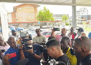 IMG 20250219 105628 1 Leden van de organisatie voor Bus en Boothouders, OBS zijn gisteren getogen naar het kabinet van de vicepresident om een petitie aan te bieden aan waarnemend staatshoofd Ronnie Brunswijk.