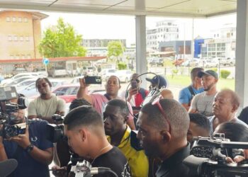 IMG 20250219 105628 1 scaled Leden van de organisatie voor Bus en Boothouders, OBS zijn gisteren getogen naar het kabinet van de vicepresident om een petitie aan te bieden aan waarnemend staatshoofd Ronnie Brunswijk.