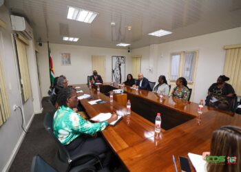 Inkijkstage JusPol 001 Een delegatie van het ministerie van Justitie van Curaçao is momenteel in Suriname voor een inkijkstage bij het Surinaamse ministerie van Justitie en Politie (JusPol)...