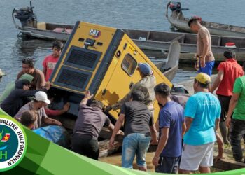 PNH 7995 1536x805 1 De Wayana-gemeenschap van Apetina beschikt vanaf heden weer over elektriciteit. Met de ingebruikname van een 37kVa-generator op 18 februari is de acute energiebehoefte van het dorp vervuld. Deze tijdelijke voorziening vormt de eerste stap richting een permanente, 24-uurs stroomvoorziening voor Apetina en omliggende dorpen...